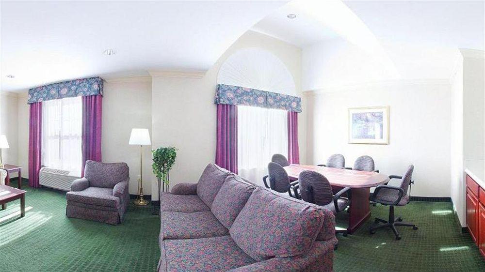 Comfort Inn & Suites Hadley Exterior photo